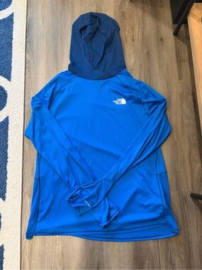 The North Face Men’s Blue Hooded Sunriser Shirt